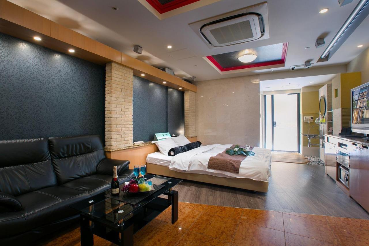 Hotel Axis -アクシス- (Adults Only) Ōsaka Eksteriør bilde
